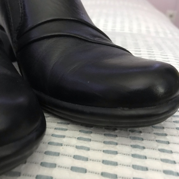 Black Clarks Bendables Slip-Ons - Picture 7 of 7